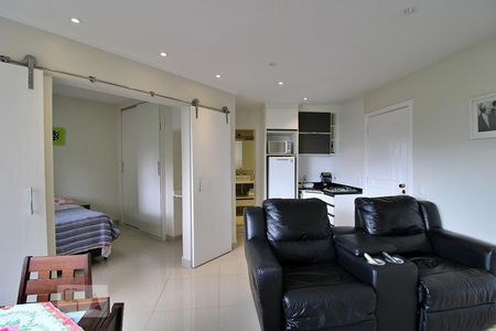 Sala de kitnet/studio à venda com 1 quarto, 40m² em Paraíso do Morumbi, São Paulo