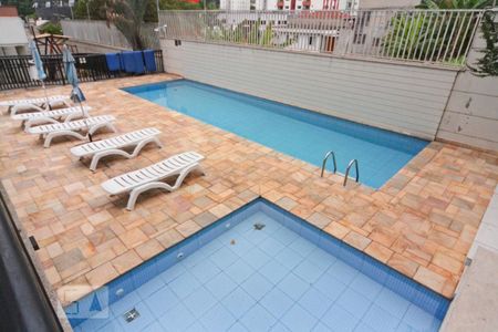 Apartamento à venda com 53m², 2 quartos e 3 vagas Apartamento à venda com 53m², 2 quartos e 3 vagasÁrea comum - Piscina