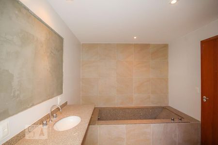 Apartamento à venda com 320m², 5 quartos e 1 vaga Apartamento à venda com 320m², 5 quartos e 1 vagaBanheiro- Suite