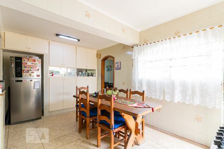 Casa à venda com 130m², 4 quartos e 2 vagas Casa à venda com 130m², 4 quartos e 2 vagasCozinha