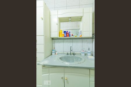 Casa à venda com 130m², 4 quartos e 2 vagas Casa à venda com 130m², 4 quartos e 2 vagasBanheiro 1