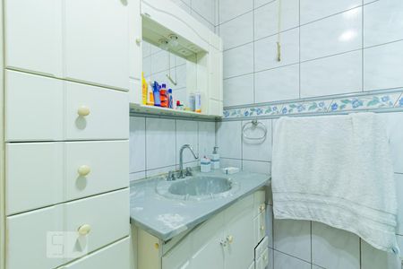 Casa à venda com 130m², 4 quartos e 2 vagas Casa à venda com 130m², 4 quartos e 2 vagasBanheiro 1