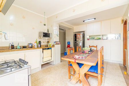 Casa à venda com 130m², 4 quartos e 2 vagas Casa à venda com 130m², 4 quartos e 2 vagasCozinha