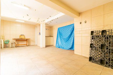 Casa à venda com 130m², 4 quartos e 2 vagas Casa à venda com 130m², 4 quartos e 2 vagasSalão