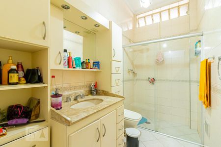 Casa à venda com 130m², 4 quartos e 2 vagas Casa à venda com 130m², 4 quartos e 2 vagasBanheiro da Suite