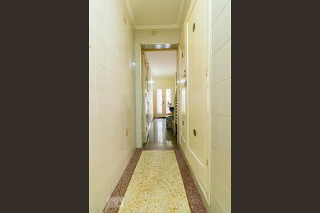 Casa à venda com 130m², 4 quartos e 2 vagas Casa à venda com 130m², 4 quartos e 2 vagasCorredor Cozinha Sala