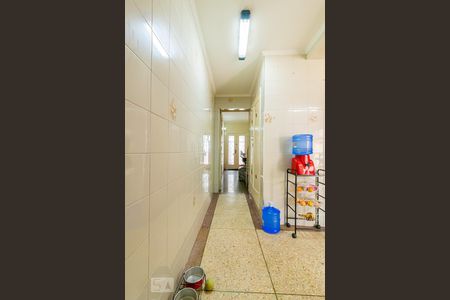 Casa à venda com 130m², 4 quartos e 2 vagas Casa à venda com 130m², 4 quartos e 2 vagasCorredor Cozinha Sala