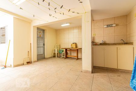 Casa à venda com 130m², 4 quartos e 2 vagas Casa à venda com 130m², 4 quartos e 2 vagasSalão