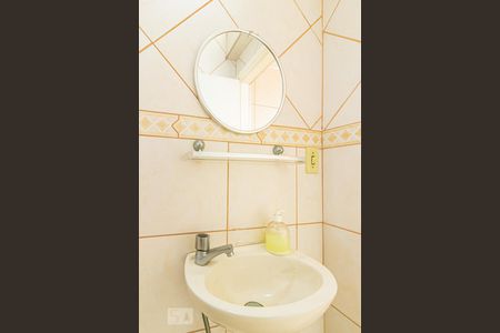 Casa à venda com 130m², 4 quartos e 2 vagas Casa à venda com 130m², 4 quartos e 2 vagasBanheiro de Serviço