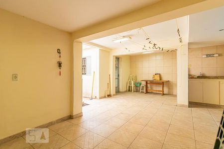 Casa à venda com 130m², 4 quartos e 2 vagas Casa à venda com 130m², 4 quartos e 2 vagasSalão