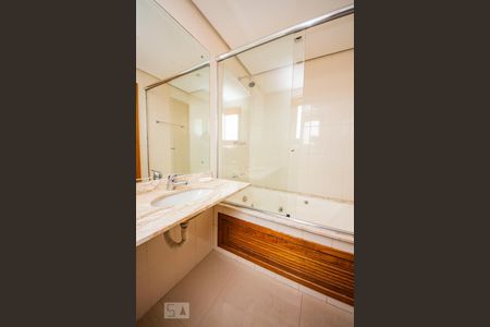 Apartamento para alugar com 145m², 3 quartos e 2 vagas Apartamento para alugar com 145m², 3 quartos e 2 vagasBanheiro 1