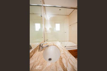 Apartamento para alugar com 145m², 3 quartos e 2 vagas Apartamento para alugar com 145m², 3 quartos e 2 vagasBanheiro 1