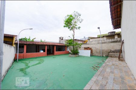 Casa à venda com 500m², 4 quartos e 3 vagas Casa à venda com 500m², 4 quartos e 3 vagasQuintal
