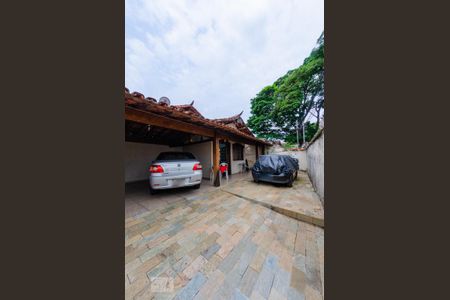 Casa à venda com 500m², 4 quartos e 3 vagas Casa à venda com 500m², 4 quartos e 3 vagasGaragem