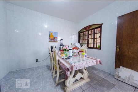 Casa à venda com 500m², 4 quartos e 3 vagas Casa à venda com 500m², 4 quartos e 3 vagasCozinha