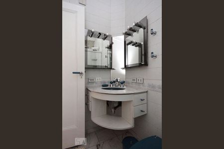 Banheiro de apartamento para alugar com 1 quarto, 44m² em Vila Buarque, São Paulo