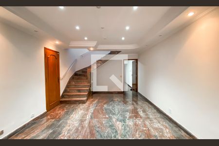 Sala de casa à venda com 3 quartos, 300m² em Jardim Laone, São Paulo