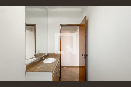 Lavabo de casa à venda com 3 quartos, 300m² em Jardim Laone, São Paulo