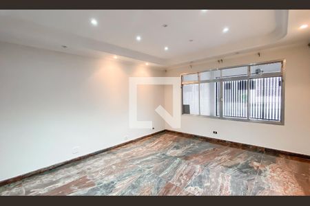 Sala de casa à venda com 3 quartos, 300m² em Jardim Laone, São Paulo