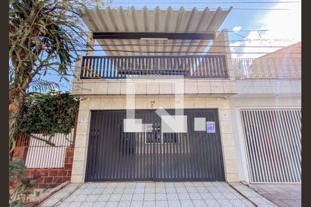 Casa à venda com 300m², 3 quartos e 2 vagasFachada 