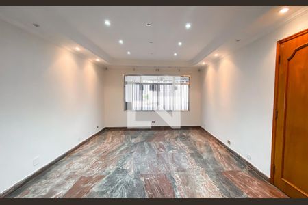 Sala de casa à venda com 3 quartos, 300m² em Jardim Laone, São Paulo