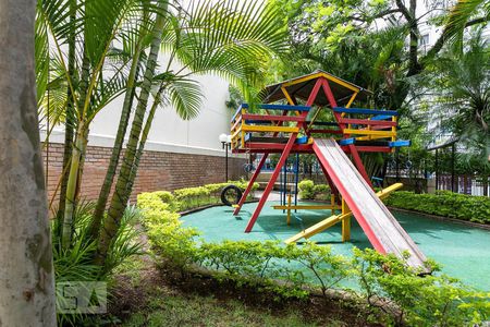 Apartamento à venda com 71m², 2 quartos e 1 vaga Apartamento à venda com 71m², 2 quartos e 1 vagaÁrea Comum - Playground