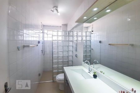 Banheiro de apartamento para alugar com 1 quarto, 58m² em Taboão, São Bernardo do Campo