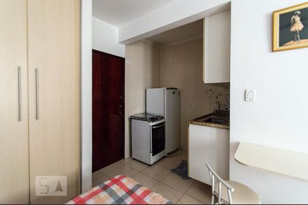 Cozinha de apartamento para alugar com 1 quarto, 30m² em República, São Paulo