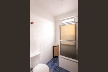 Banheiro de apartamento à venda com 1 quarto, 40m² em Centro Histórico, Porto Alegre