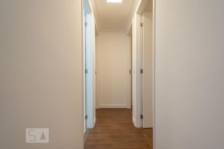 Corredor de apartamento para alugar com 3 quartos, 69m² em Vila Isa, São Paulo