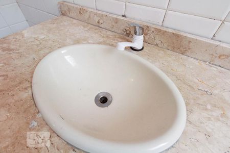 Casa à venda com 170m², 2 quartos e 2 vagasBanheiro Suíte 