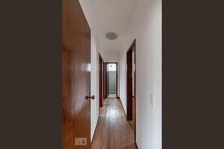 Corredor de apartamento para alugar com 3 quartos, 85m² em Funcionários, Belo Horizonte