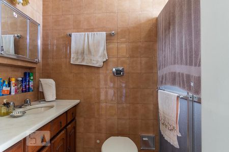 Banheiro de casa à venda com 3 quartos, 110m² em Chácara das Pedras, Porto Alegre