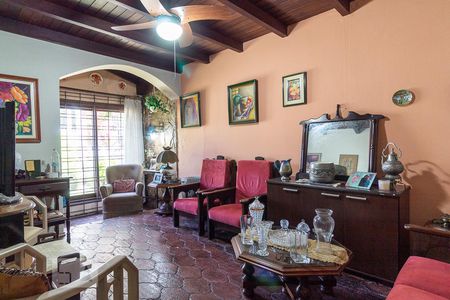 Sala de casa à venda com 3 quartos, 110m² em Chácara das Pedras, Porto Alegre