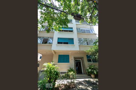 Apartamento à venda com 115m², 3 quartos e 1 vaga Apartamento à venda com 115m², 3 quartos e 1 vagaFachada