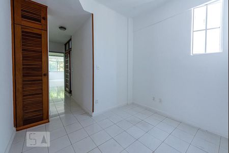 Apartamento à venda com 115m², 3 quartos e 1 vaga Apartamento à venda com 115m², 3 quartos e 1 vagaSaleta