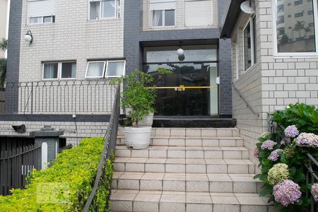 Apartamento à venda com 95m², 3 quartos e 2 vagas Apartamento à venda com 95m², 3 quartos e 2 vagasFACHADA