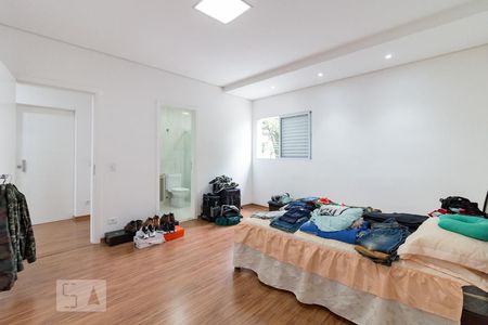 Casa à venda com 220m², 3 quartos e 7 vagasQuarto 2 suíte