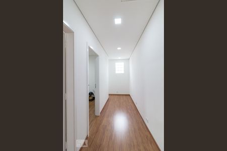 Corredor de casa para alugar com 3 quartos, 220m² em Jardim Munhoz, Guarulhos