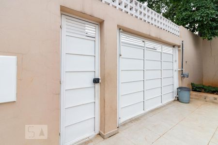 Casa à venda com 220m², 3 quartos e 7 vagasQuintal e garagem - portão automático