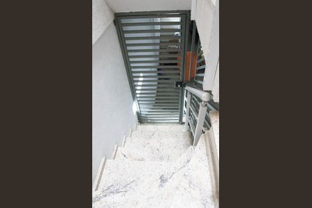 Casa de condomínio à venda com 150m², 3 quartos e 2 vagas Casa de condomínio à venda com 150m², 3 quartos e 2 vagasEscada - Garagem