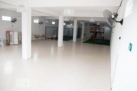 Casa de condomínio à venda com 150m², 3 quartos e 2 vagas Casa de condomínio à venda com 150m², 3 quartos e 2 vagasÁrea comum - Salão de festas