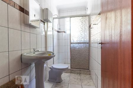 Banheiro de apartamento para alugar com 1 quarto, 38m² em Santa Maria Goretti, Porto Alegre