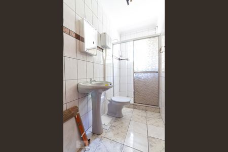 Banheiro de apartamento para alugar com 1 quarto, 38m² em Santa Maria Goretti, Porto Alegre