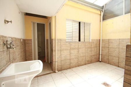 Casa para alugar com 75m², 2 quartos e 1 vagaÁrea de serviço