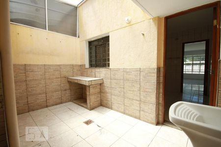 Casa para alugar com 75m², 2 quartos e 1 vagaÁrea de serviço