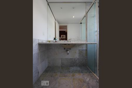 Apartamento à venda com 223m², 4 quartos e 4 vagasBanheiro da Suite 4