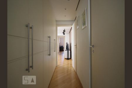 Apartamento à venda com 223m², 4 quartos e 4 vagasCorredor