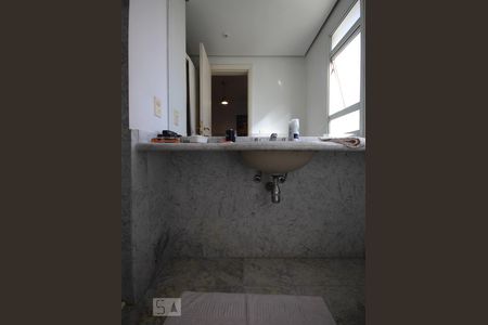 Apartamento à venda com 223m², 4 quartos e 4 vagasBanheiro da Suíte 2