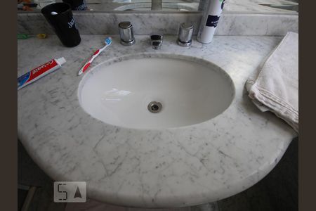 Apartamento à venda com 223m², 4 quartos e 4 vagasBanheiro da Suíte 2